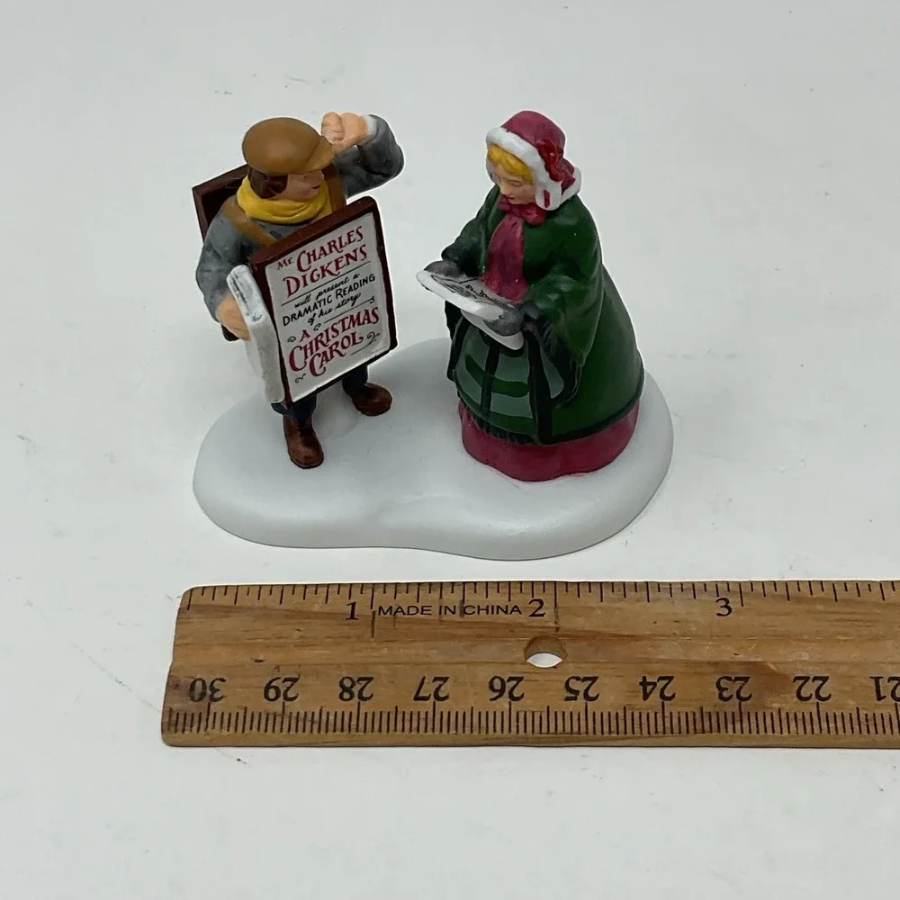 Dept 56 Dickens Village Heritage Advertising A Reading By Mr Dickens 56.58425
